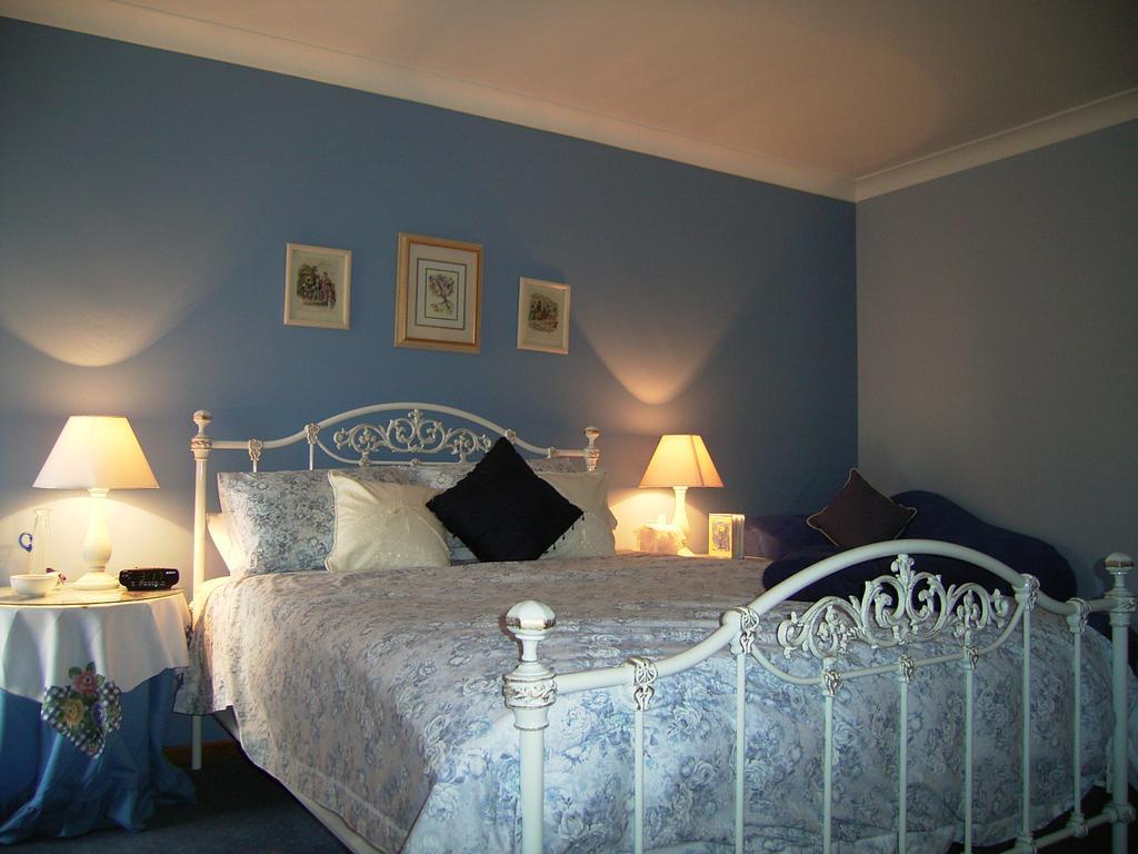 Lavender House Bed & Breakfast Entrance Exterior photo