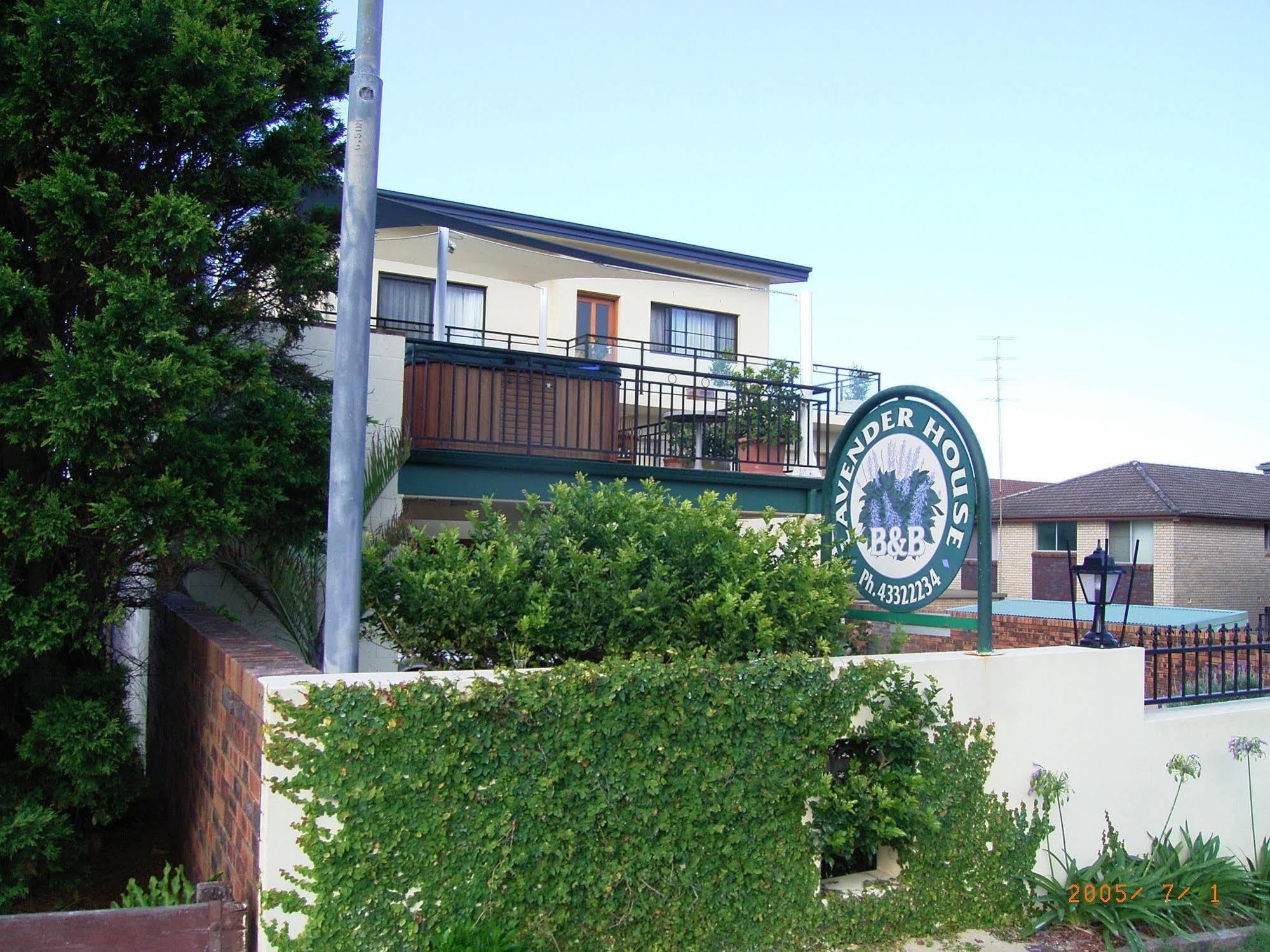 Lavender House Bed & Breakfast Entrance Exterior photo