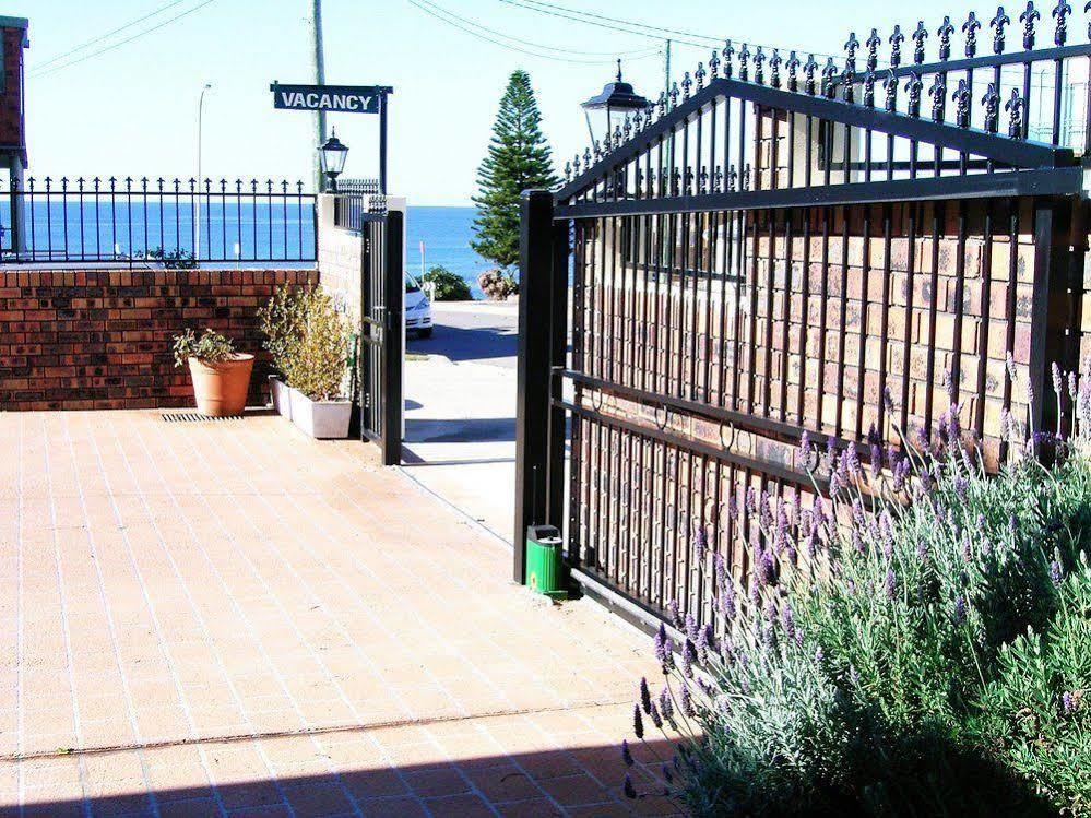 Lavender House Bed & Breakfast Entrance Exterior photo