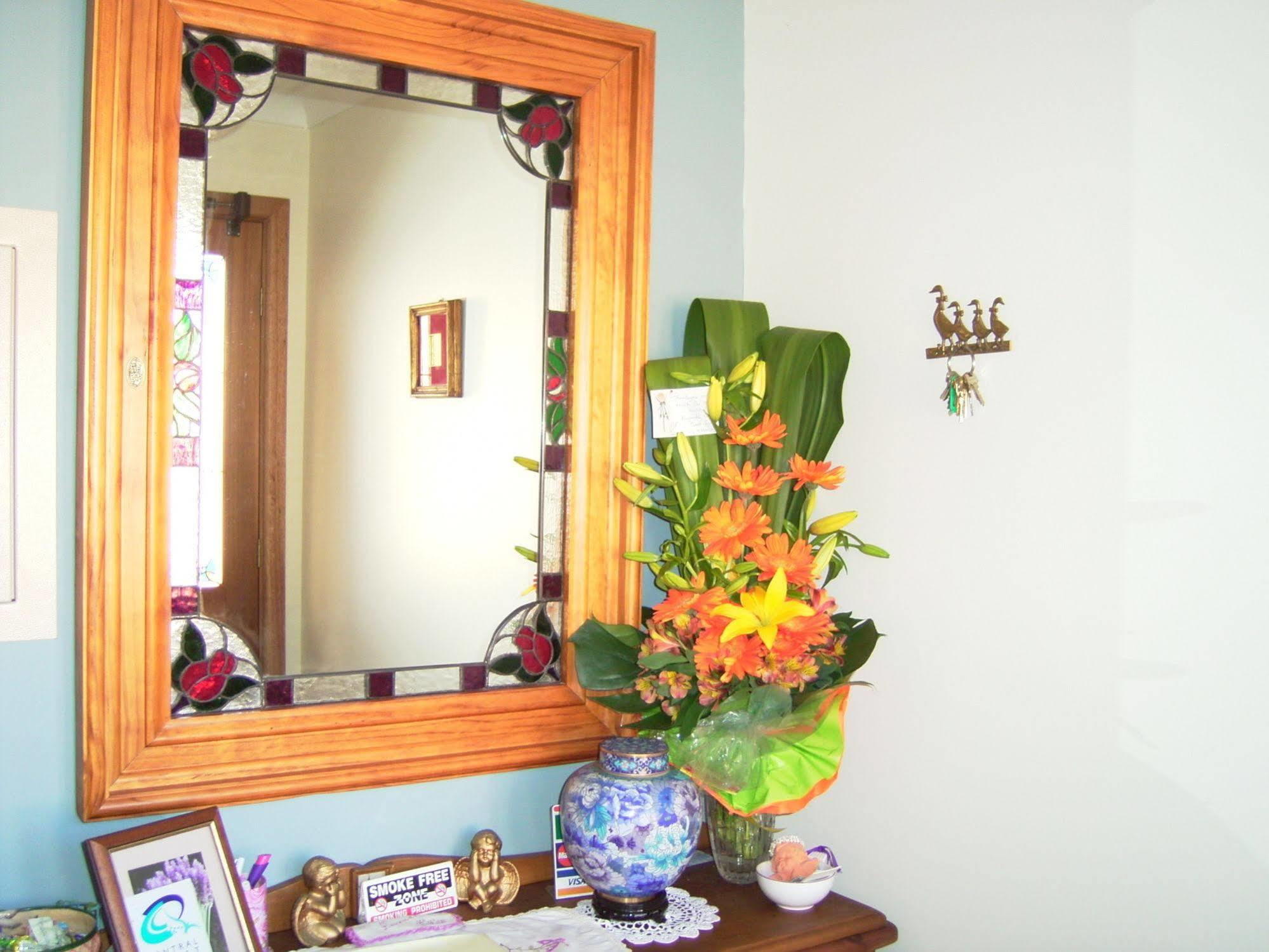 Lavender House Bed & Breakfast Entrance Exterior photo